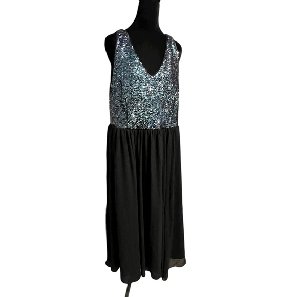 torrid Dresses & Skirts - Women's TORRID Black Iridescent Sequin Dress Plus Size 16